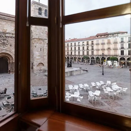 Senorita Escarlata - Plaza Mayor *